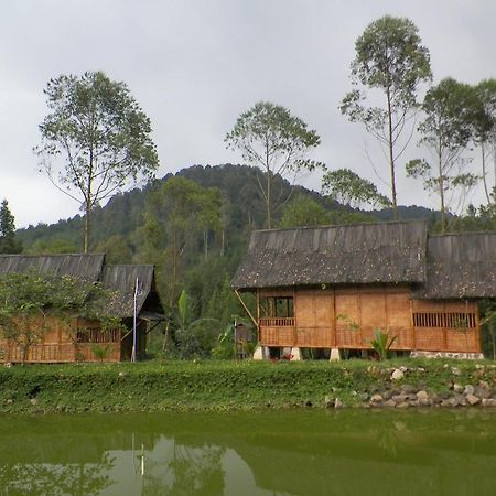 Villa Kampung Karuhun Sutan Raja Bandung Exterior foto
