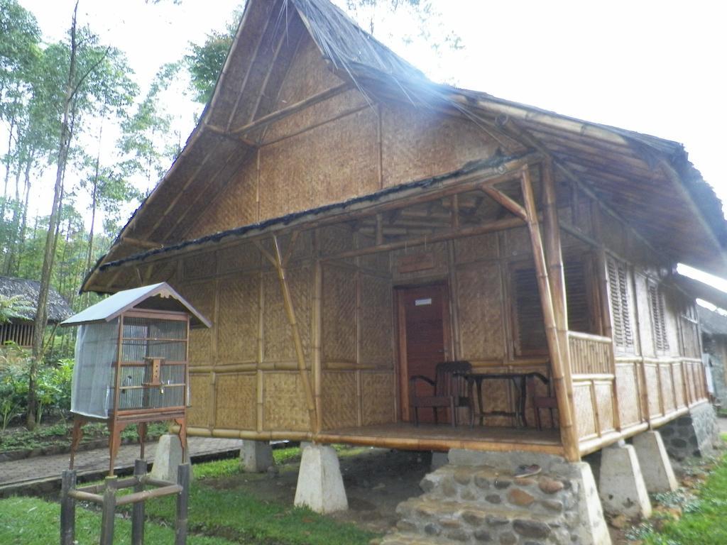 Villa Kampung Karuhun Sutan Raja Bandung Cameră foto